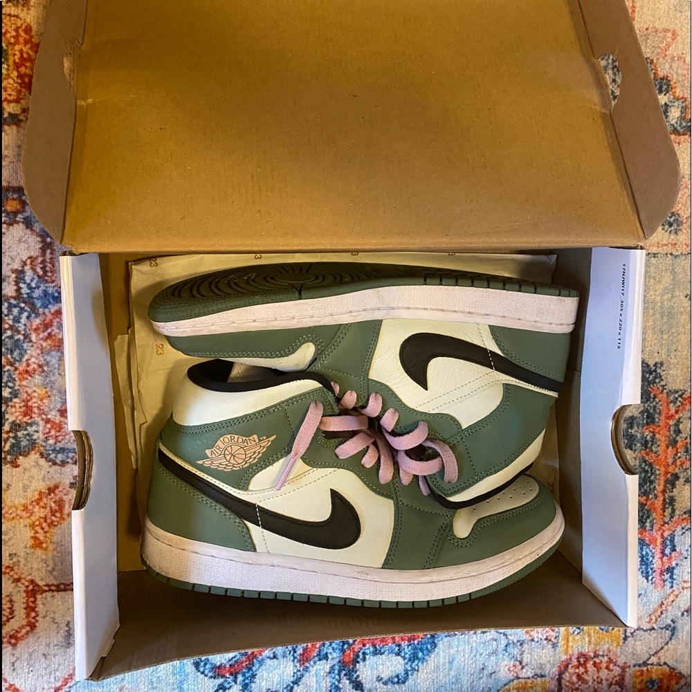 Women’s size 8.5 Air Jordan 1